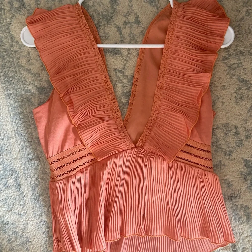 Cute Ruffle Top - Picture 2 of 4